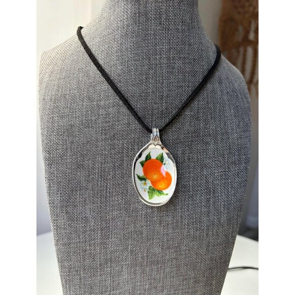 Vintage Avon Jelly Fruit Pendant Necklace: oranges silver souvenir spoon - Picture 2 of 7